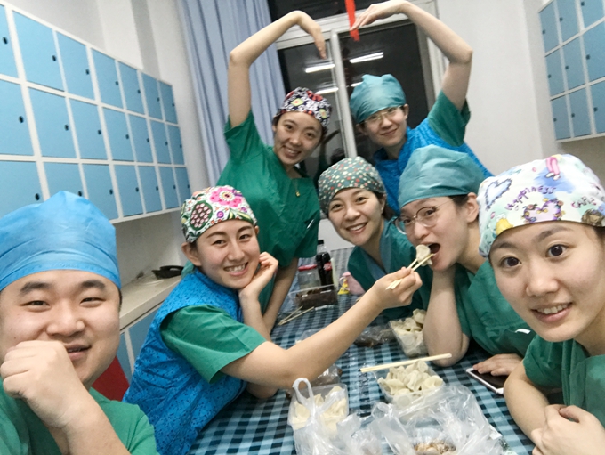 麻醉科吃餃子.jpg