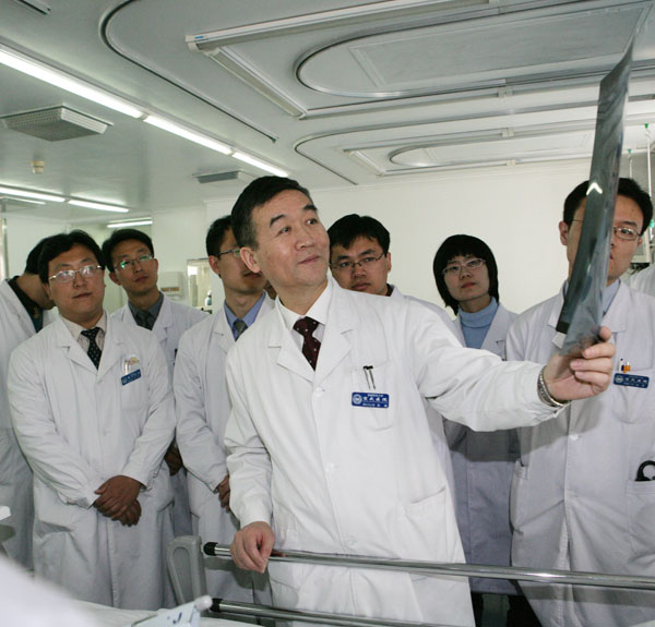 著名血管外科專家張建教授.jpg